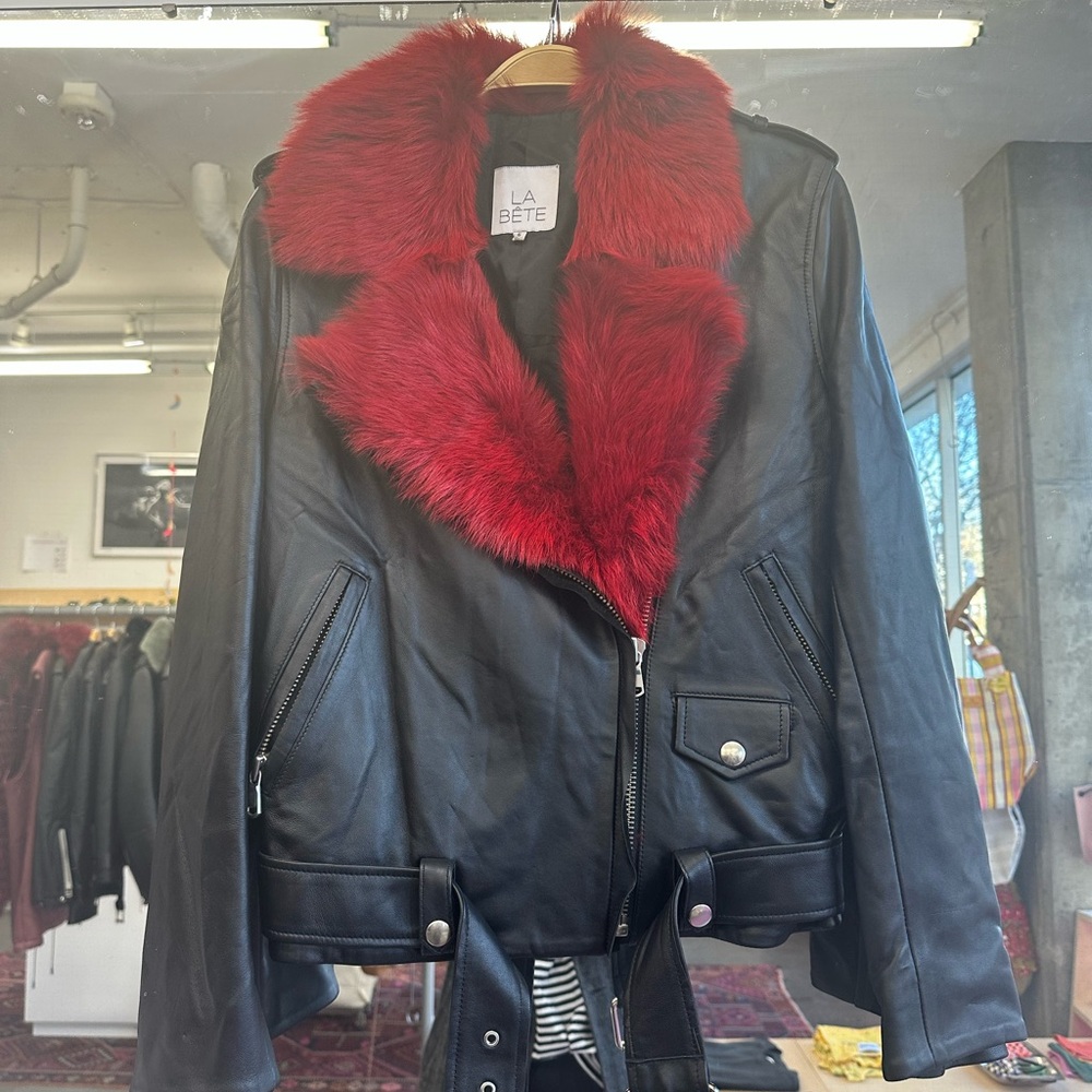 La bete leather moto with red collar